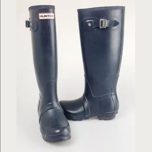 Women’s Hunter tall Navy Blue rain boots size 5
